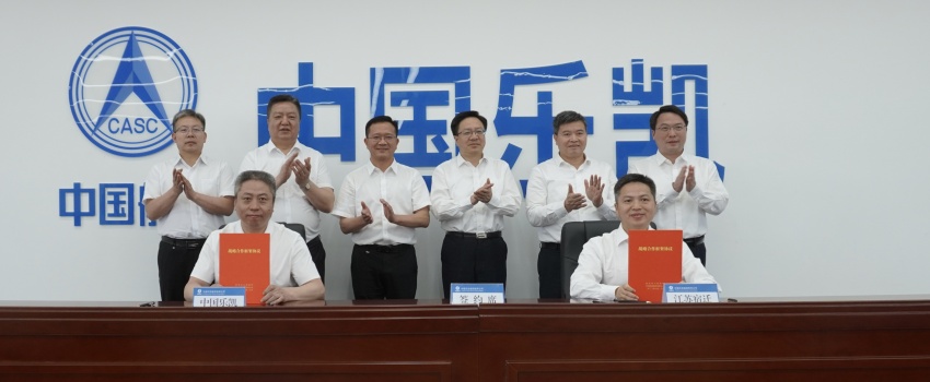 中國樂凱與宿遷市簽訂合作協(xié)議 侯景濱、李東會見宿遷市委書記陳忠偉并共同見證簽約